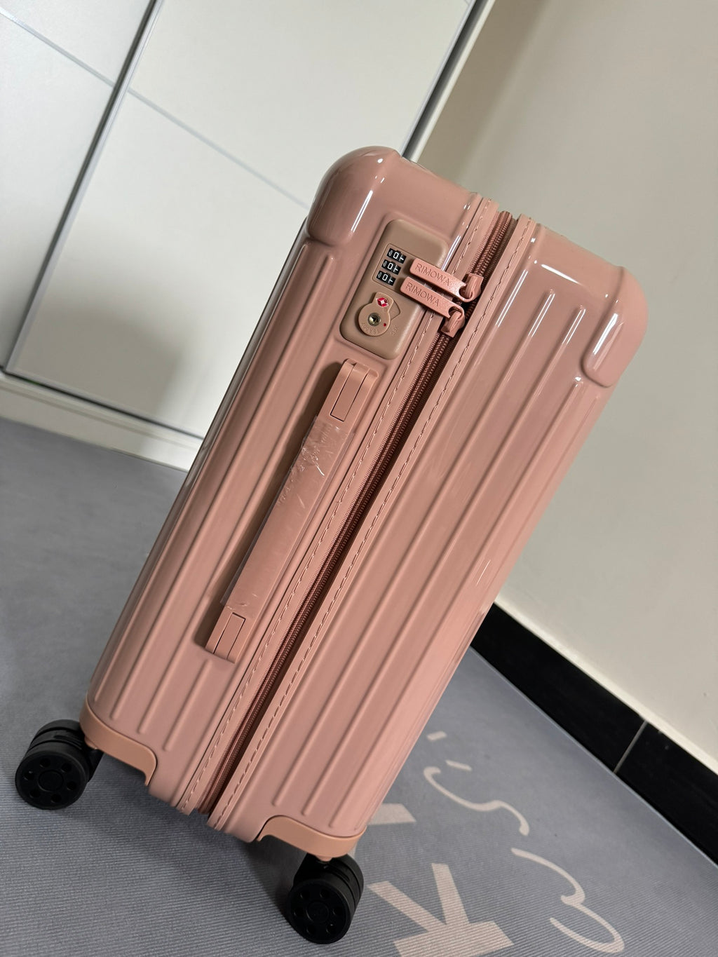 ESSENTIAL SERIES LUGGAGE | DESERT PINK | Polycarbonate Made