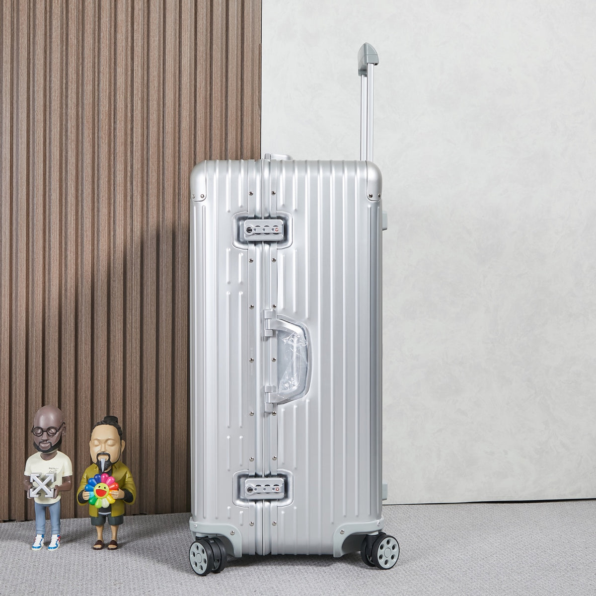 CLASSIC LUGGAGE 33-INCH | ALUMINIUM MADE