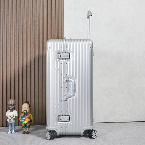CLASSIC LUGGAGE 33-INCH | ALUMINIUM MADE