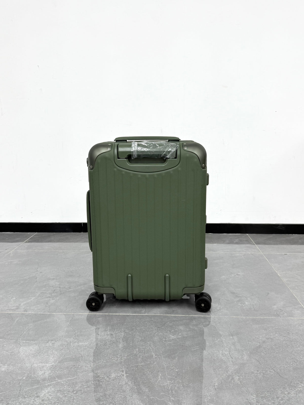 CLASSIC DISTINCT LEATHER 20-Inch LUGGAGE