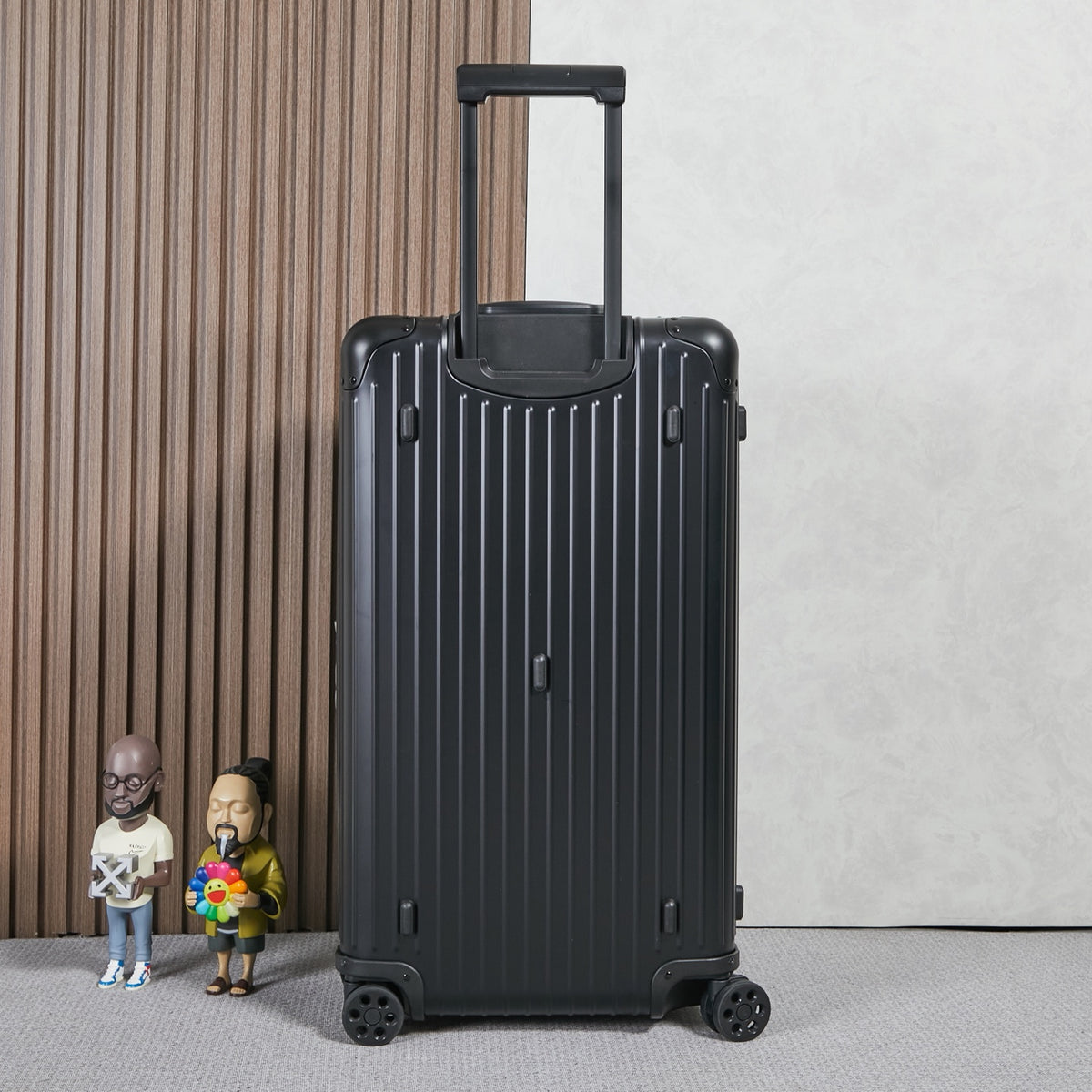 CLASSIC LUGGAGE 33-INCH | ALUMINIUM MADE