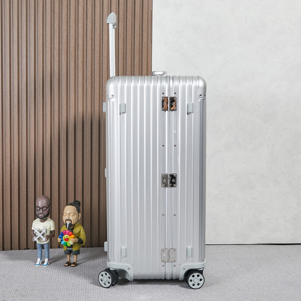 CLASSIC LUGGAGE 33-INCH | ALUMINIUM MADE