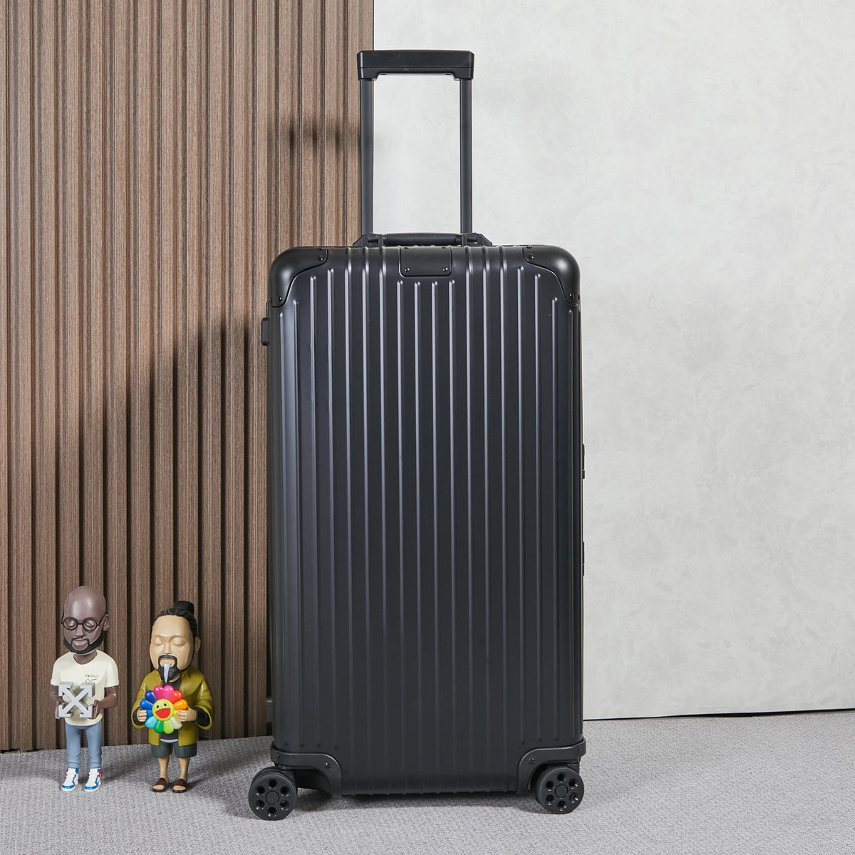 CLASSIC LUGGAGE 33-INCH | ALUMINIUM MADE