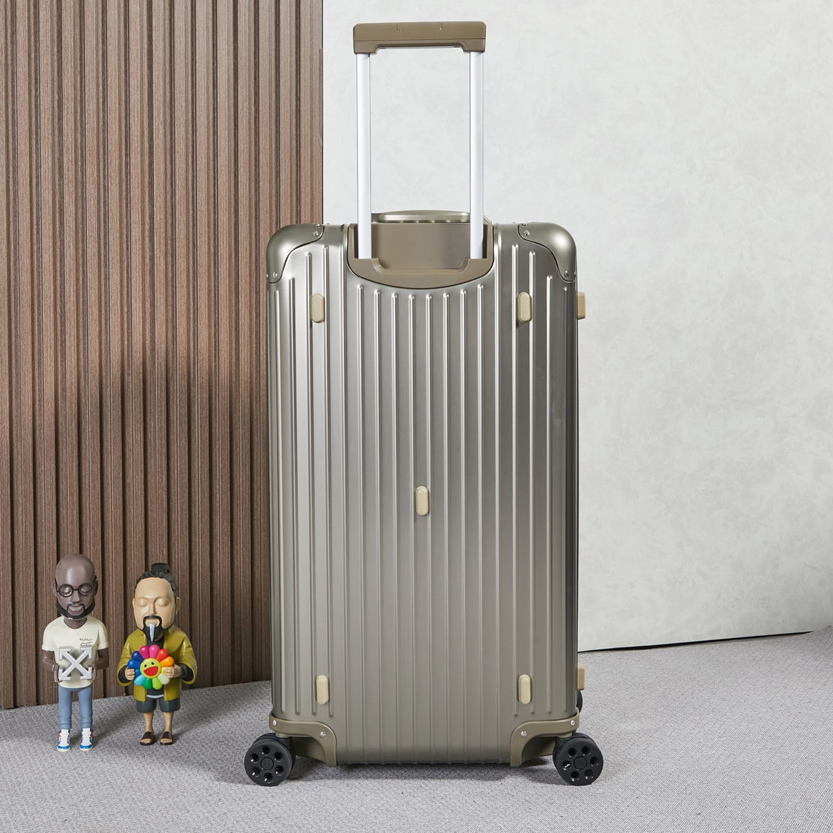 CLASSIC LUGGAGE 33-INCH | ALUMINIUM MADE