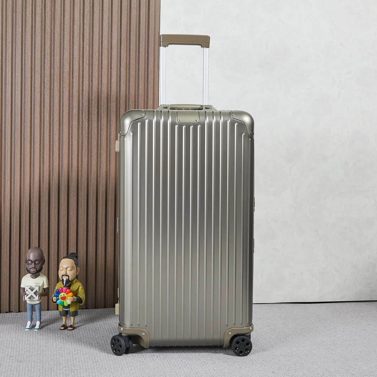 CLASSIC LUGGAGE 33-INCH | ALUMINIUM MADE