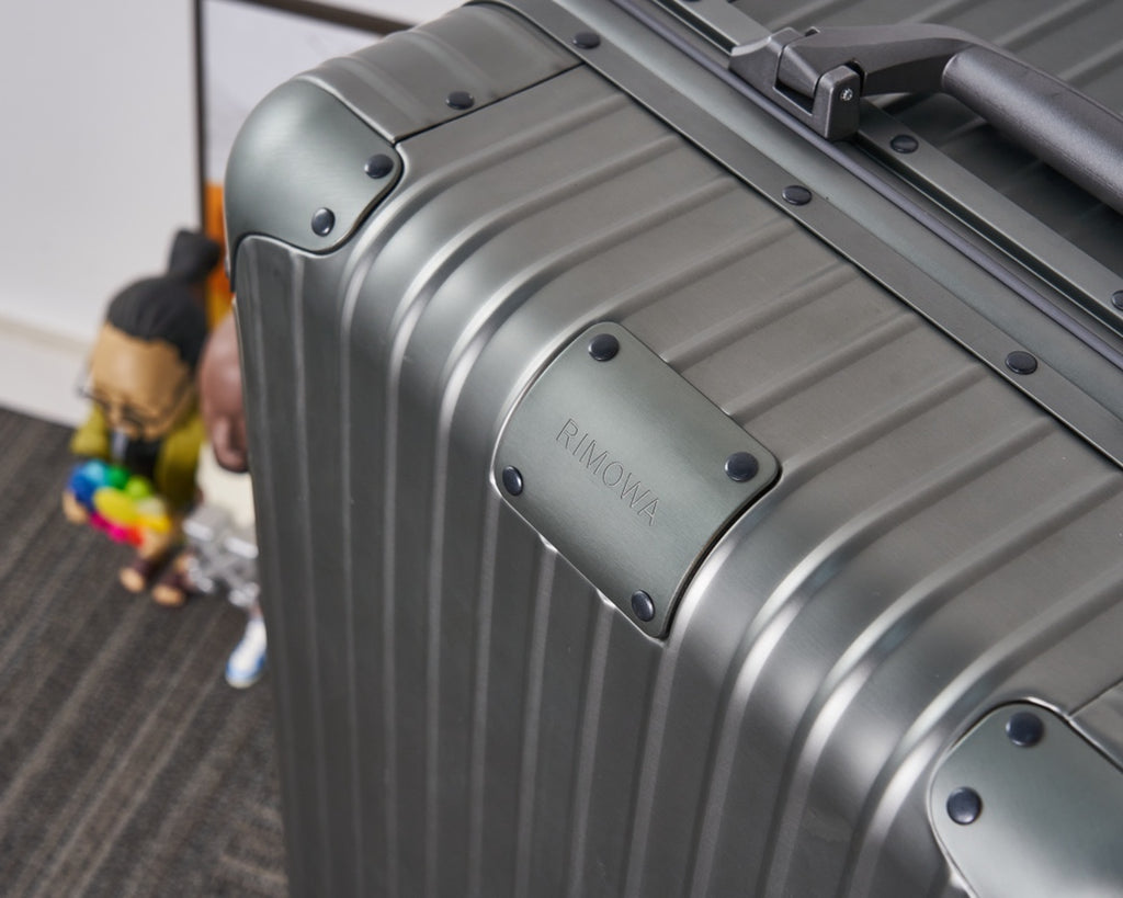 CLASSIC LUGGAGE 33-INCH | ALUMINIUM MADE
