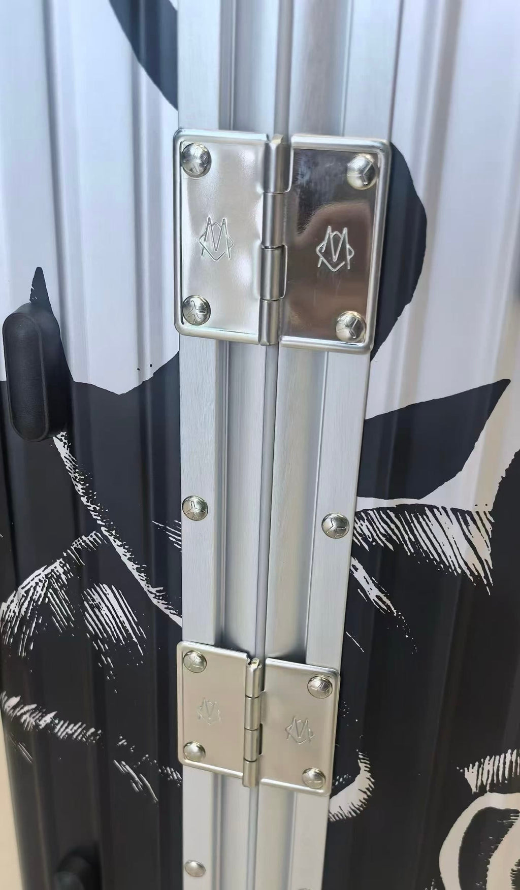 RMW X YUE MINJUN COLLABORATION SIZE 20 LUGGAGE | Aluminium Made