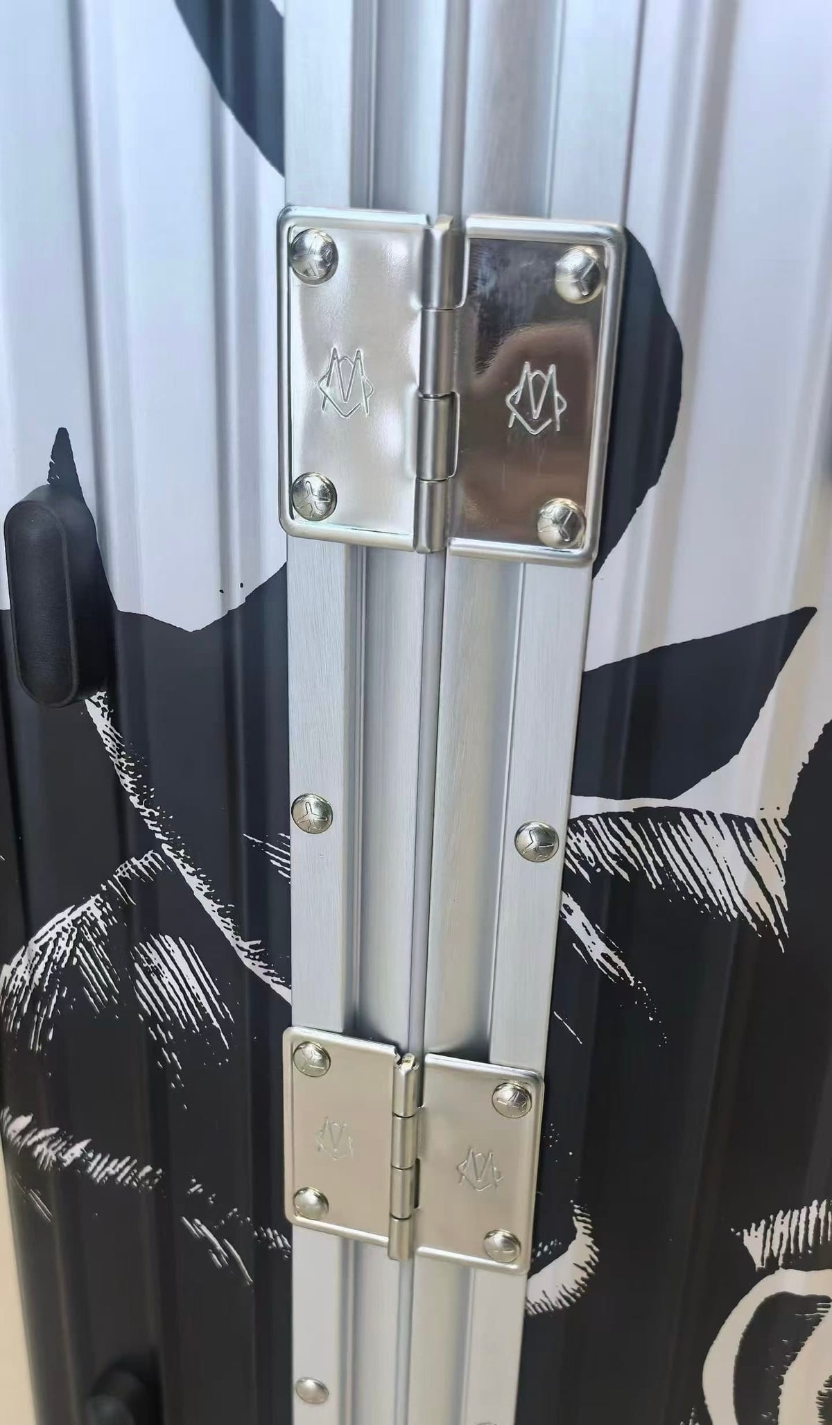 RMW X YUE MINJUN COLLABORATION SIZE 20 LUGGAGE | Aluminium Made