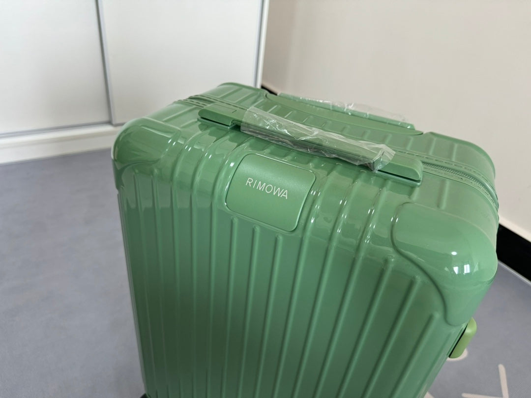 RMW ESSENTIAL SERIES SAGE GREEN POLYCARBONATE MADE