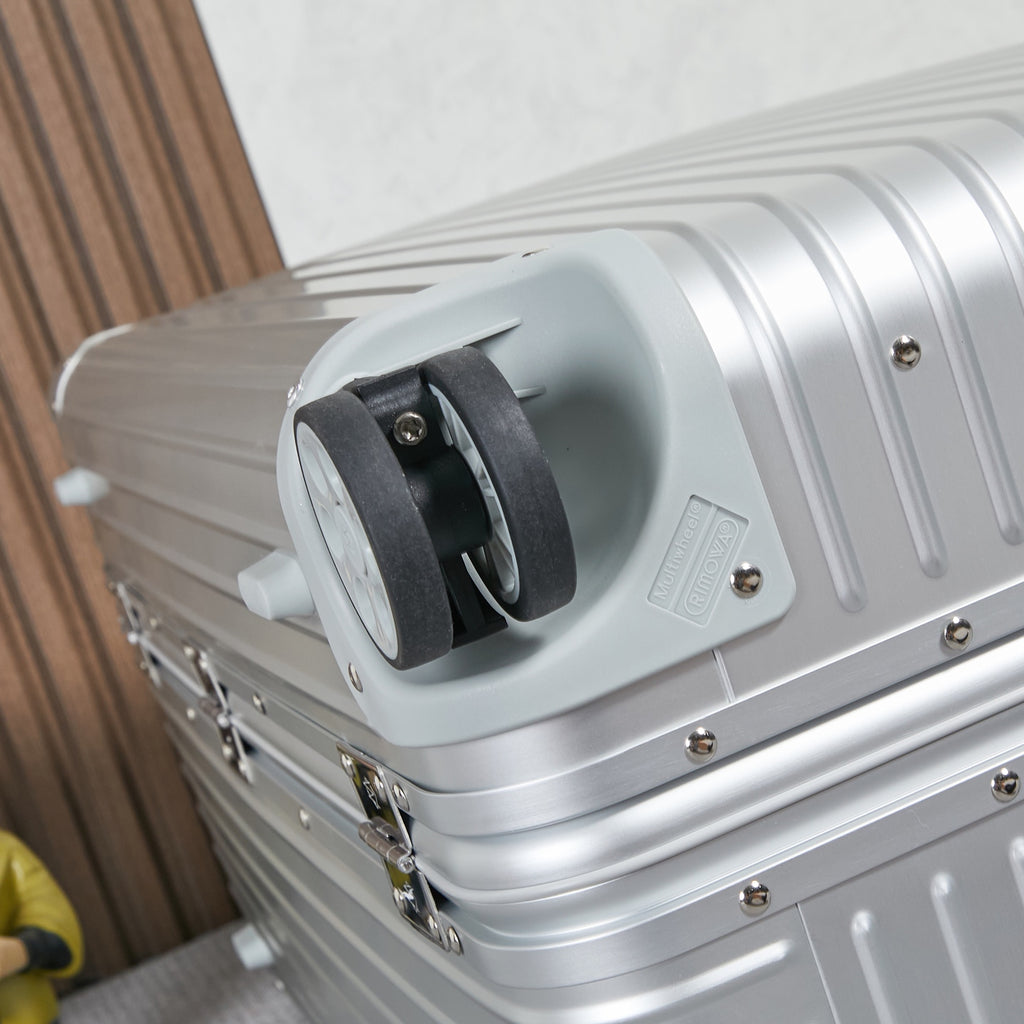 CLASSIC LUGGAGE 33-INCH | ALUMINIUM MADE