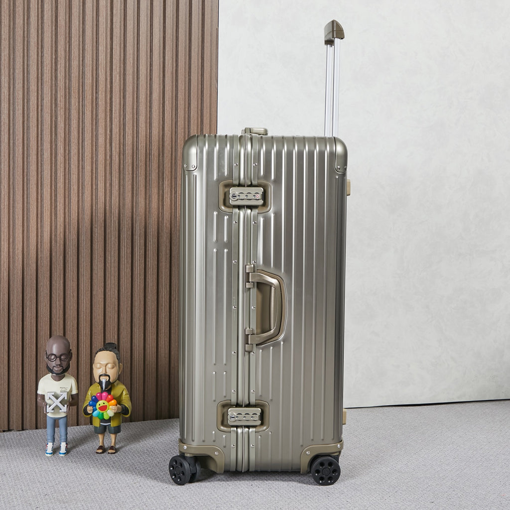 CLASSIC LUGGAGE 33-INCH | ALUMINIUM MADE