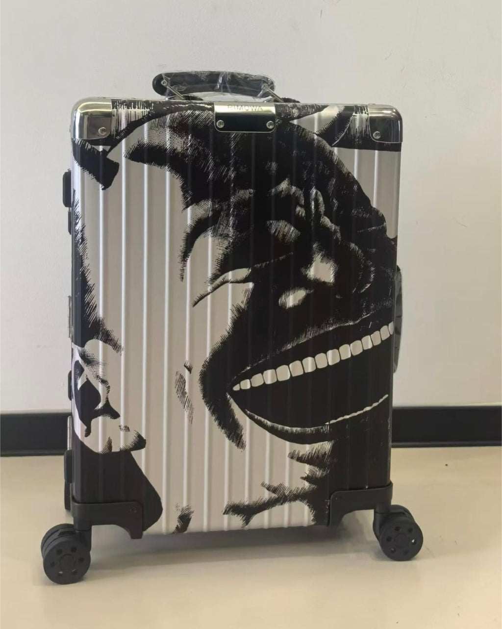 RMW X YUE MINJUN COLLABORATION SIZE 20 LUGGAGE | Aluminium Made