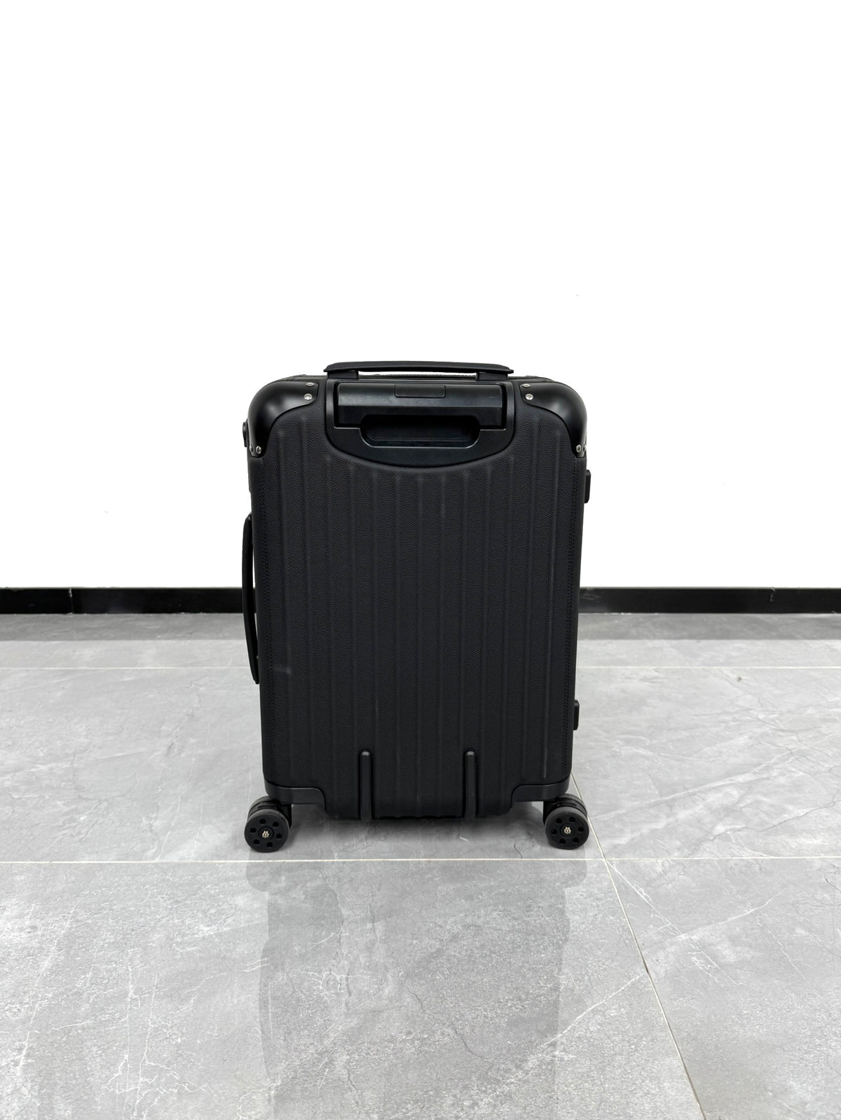 CLASSIC DISTINCT LEATHER 20-Inch LUGGAGE