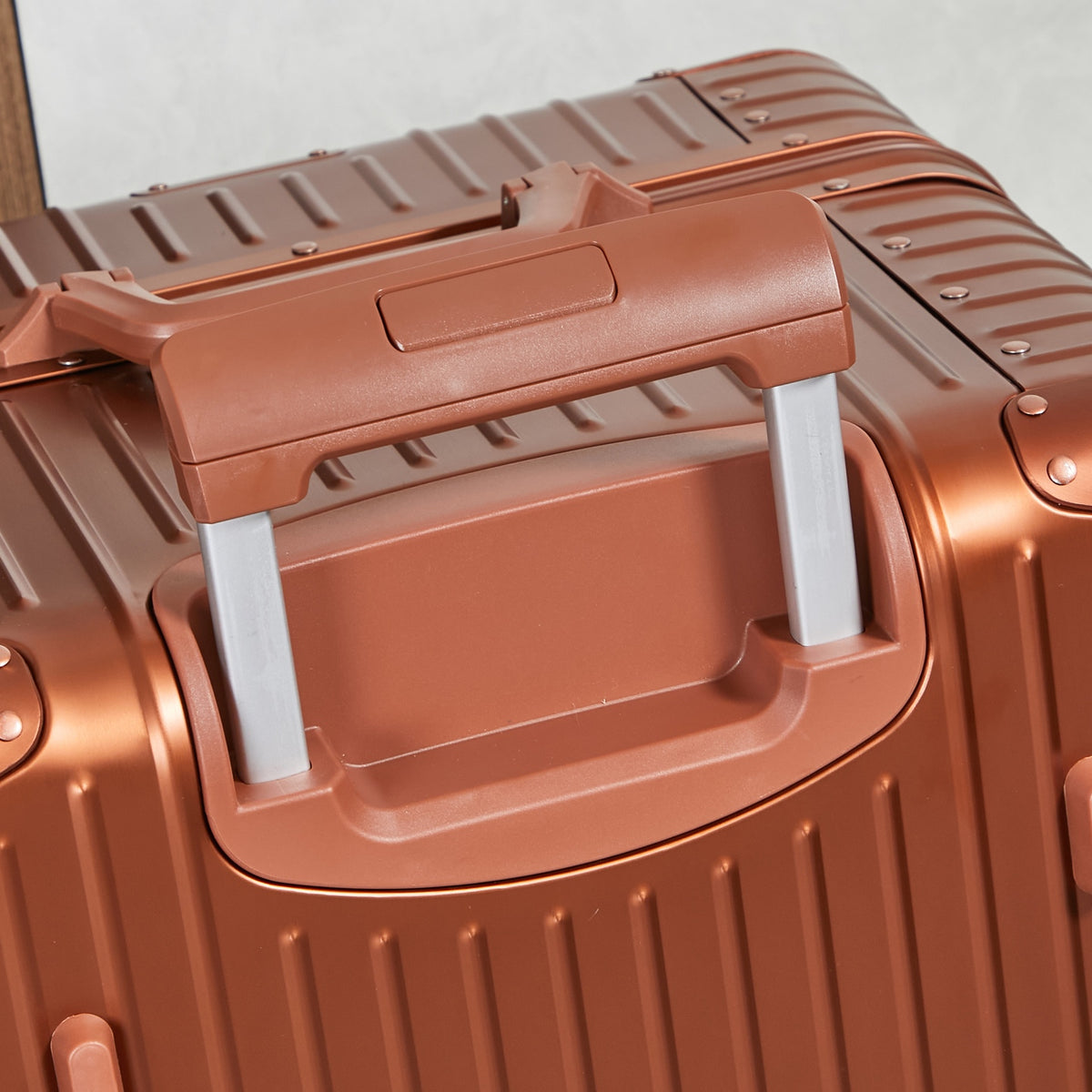 CLASSIC LUGGAGE 33-INCH | ALUMINIUM MADE