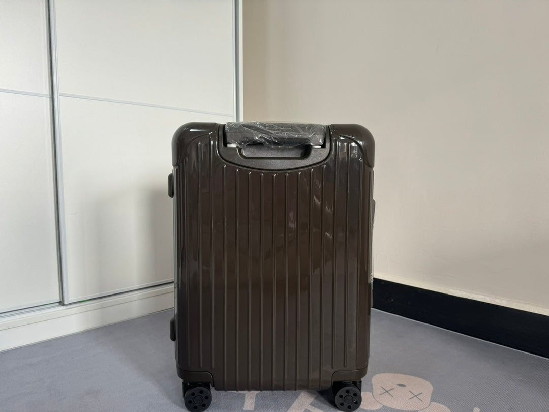 RMW ESSENTIAL SERIES CEDARWOOD POLYCARBONATE MADE