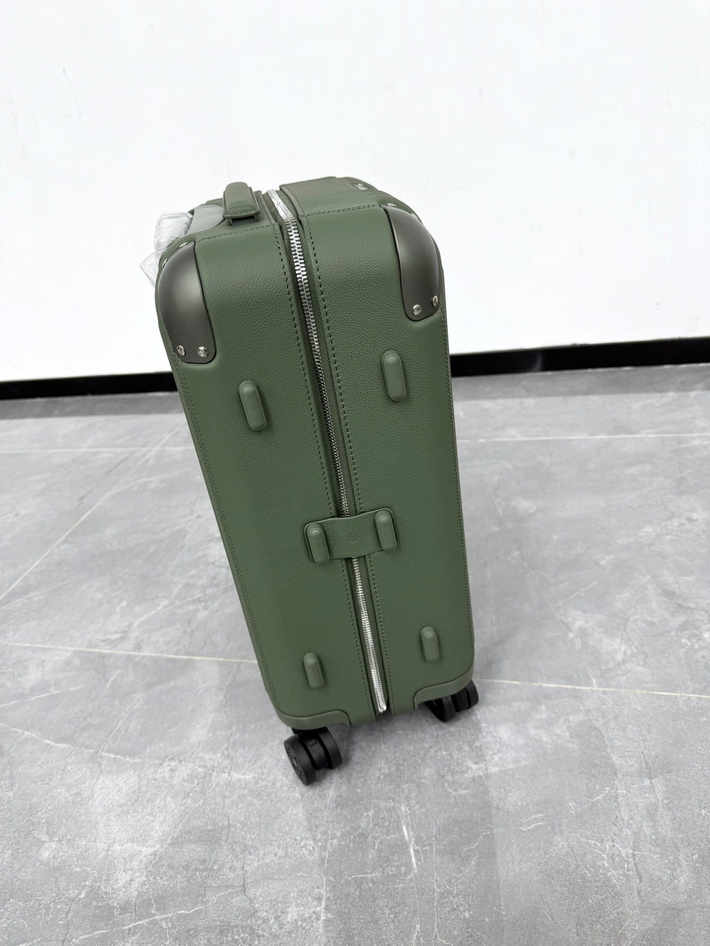 CLASSIC DISTINCT LEATHER 20-Inch LUGGAGE
