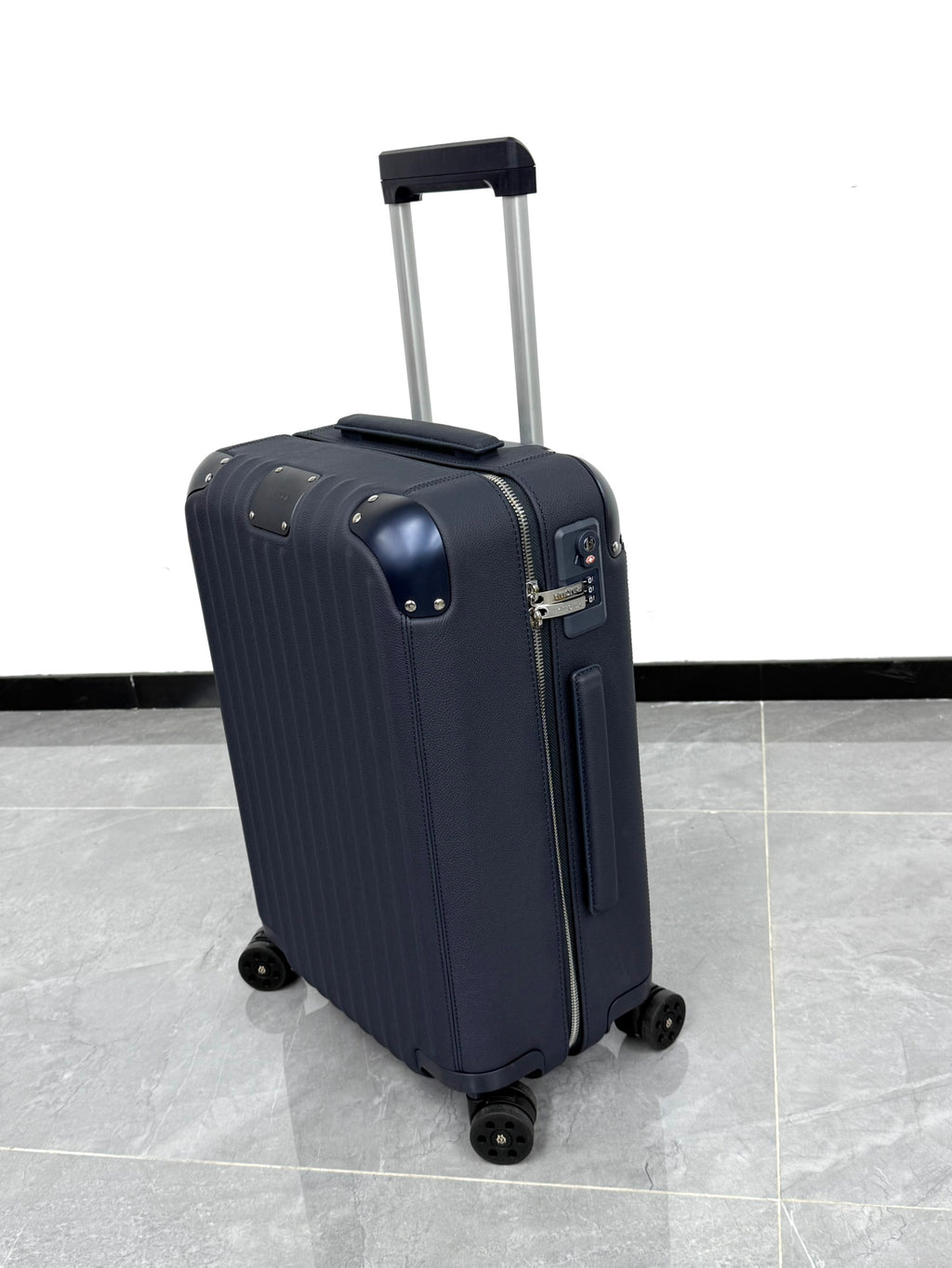 CLASSIC DISTINCT LEATHER 20-Inch LUGGAGE