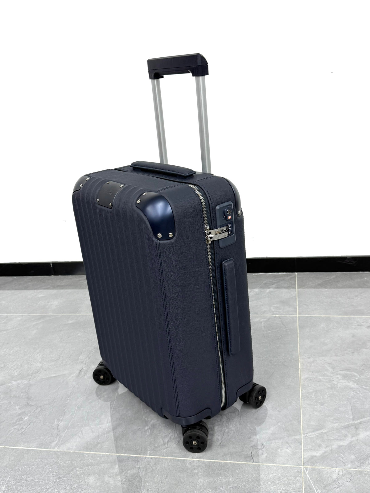 CLASSIC DISTINCT LEATHER 20-Inch LUGGAGE