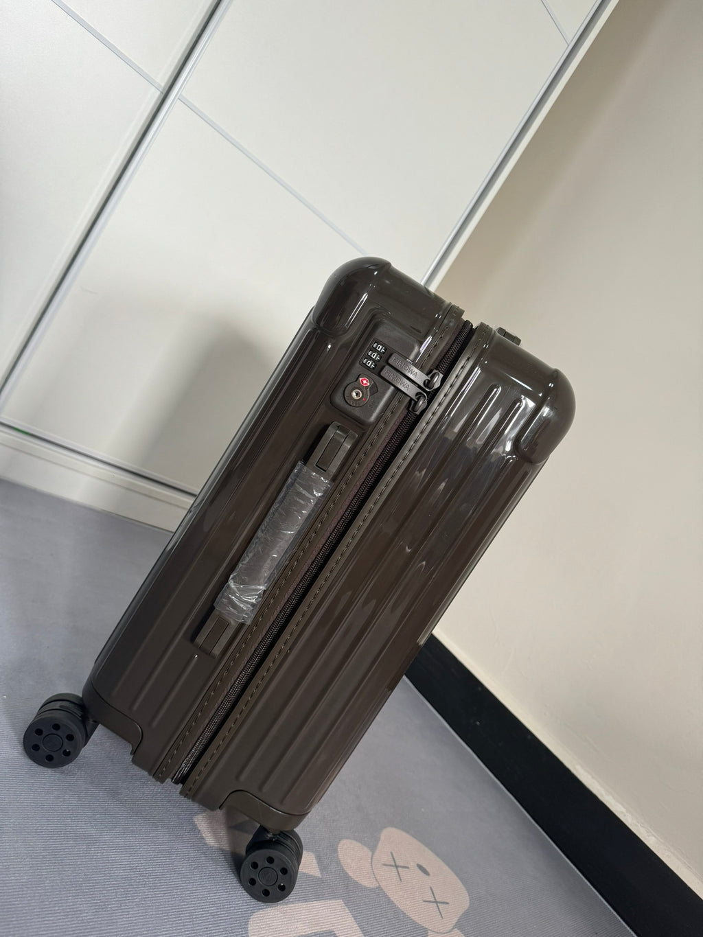 RMW ESSENTIAL SERIES CEDARWOOD POLYCARBONATE MADE