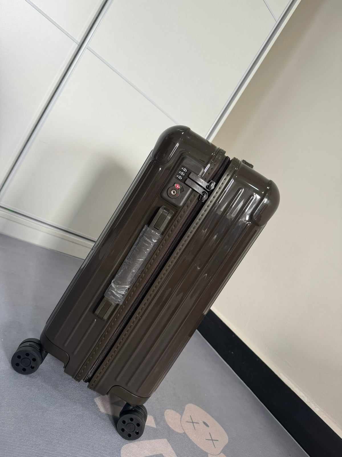 RMW ESSENTIAL SERIES CEDARWOOD POLYCARBONATE MADE
