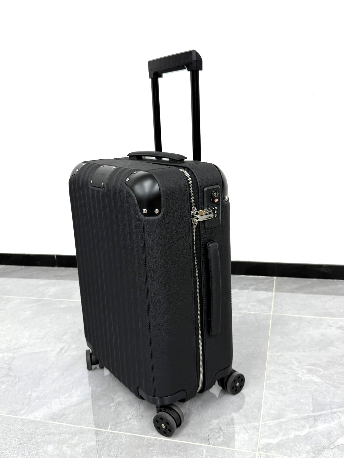 CLASSIC DISTINCT LEATHER 20-Inch LUGGAGE
