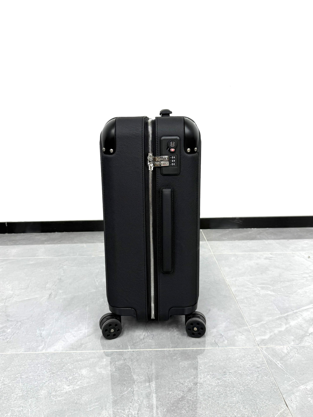 CLASSIC DISTINCT LEATHER 20-Inch LUGGAGE