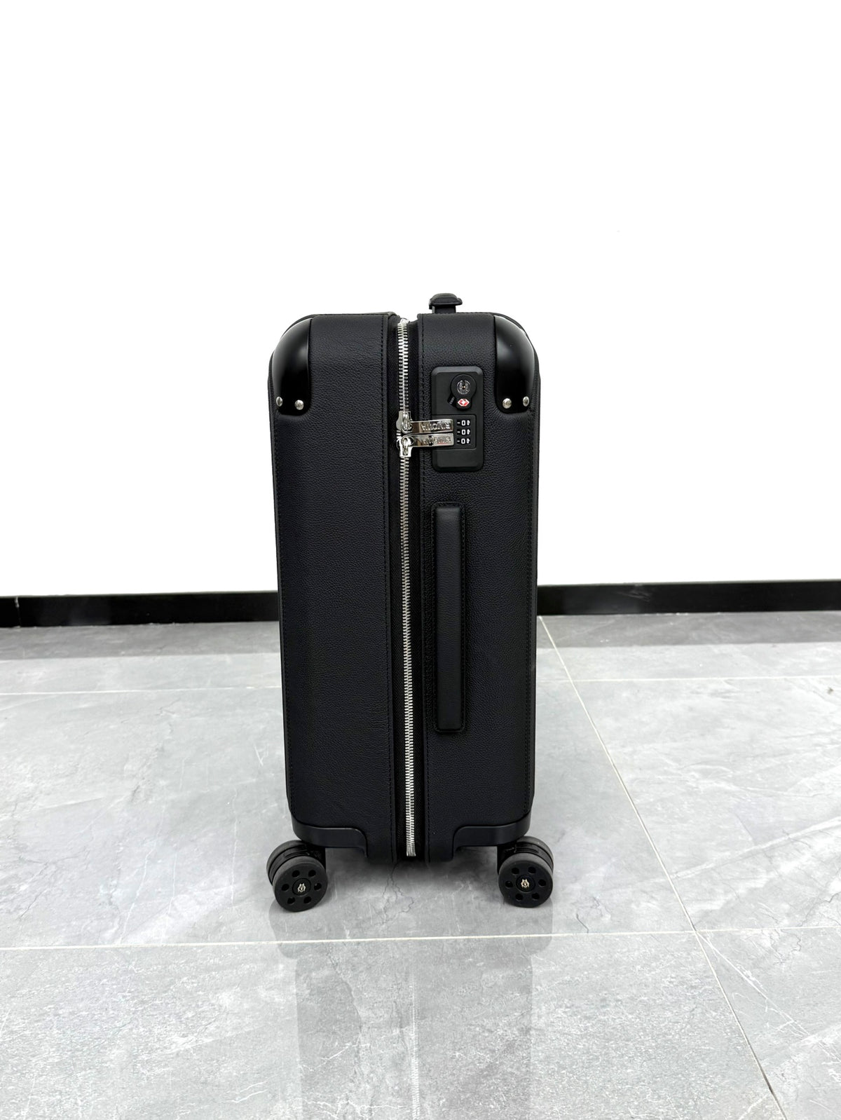 CLASSIC DISTINCT LEATHER 20-Inch LUGGAGE
