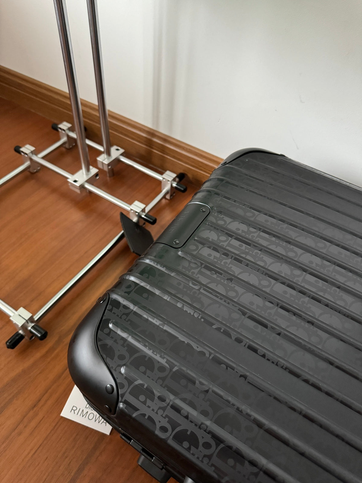 RMW X DIOR COLLABORATION SIZE 20 LUGGAGE | Aluminium Made