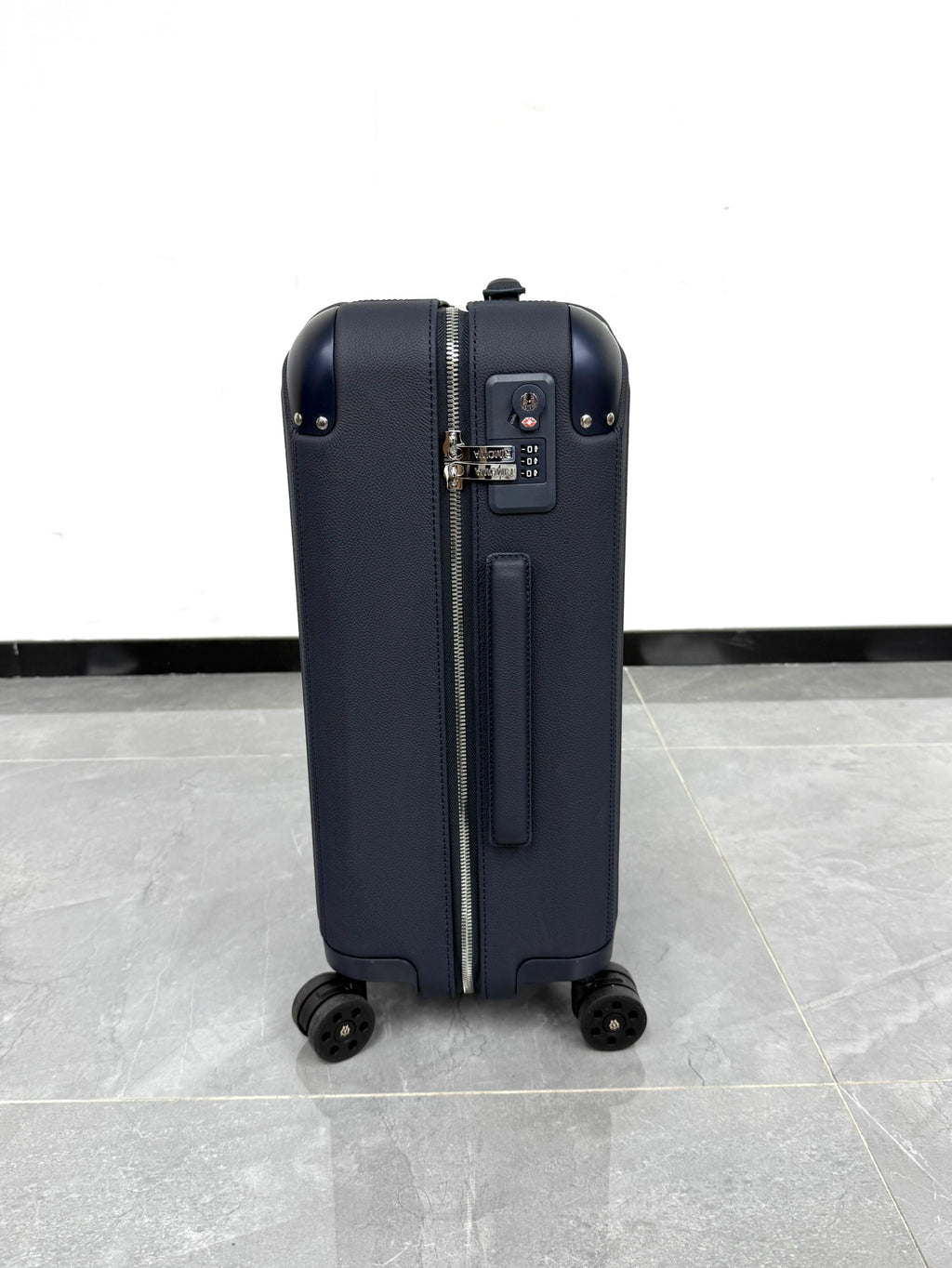 CLASSIC DISTINCT LEATHER 20-Inch LUGGAGE