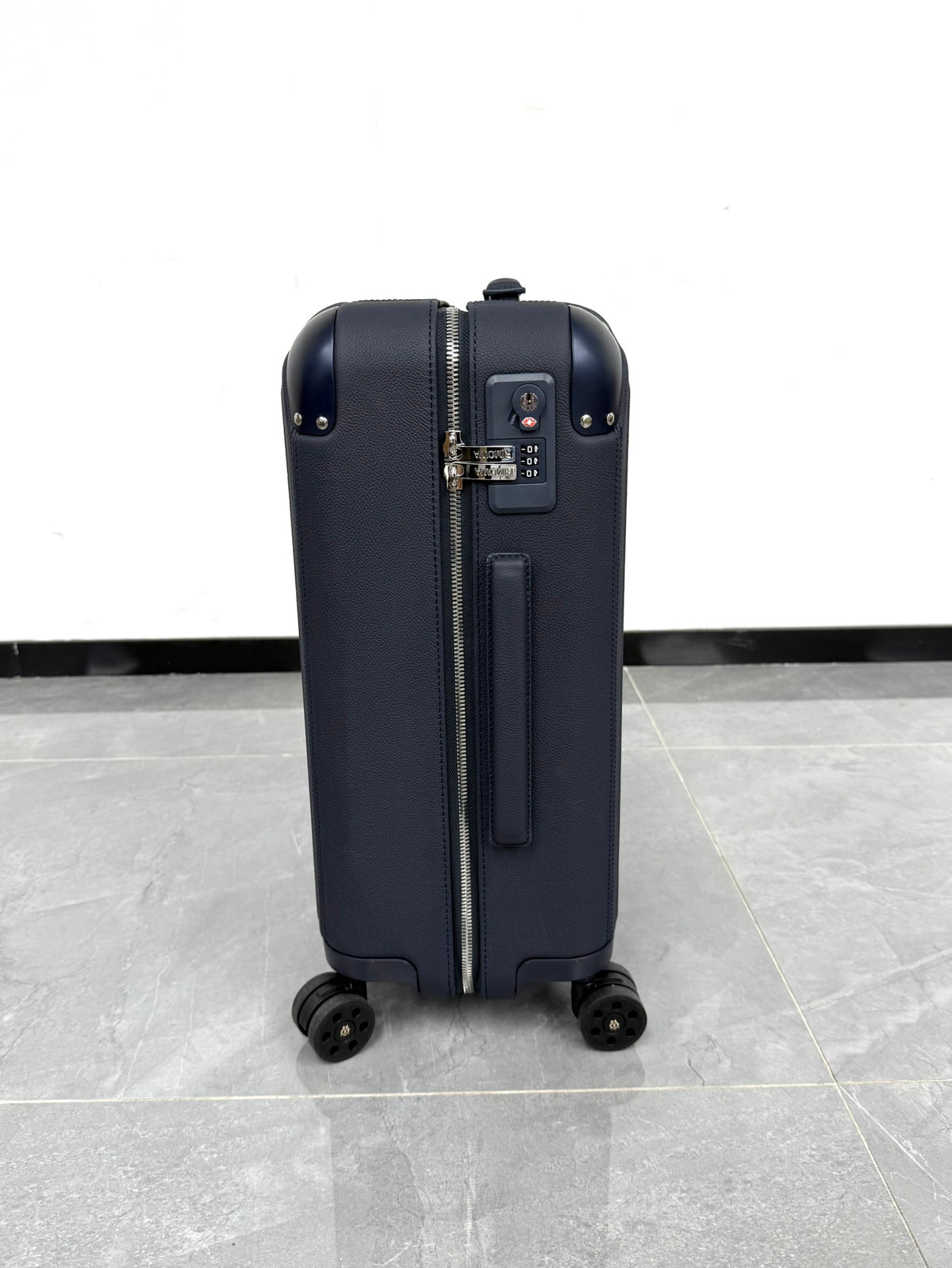 CLASSIC DISTINCT LEATHER 20-Inch LUGGAGE