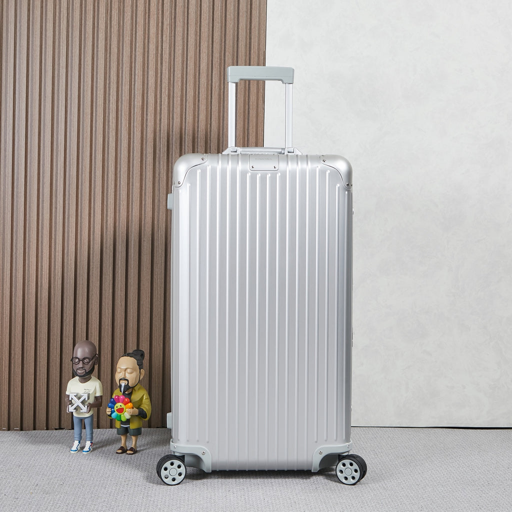 CLASSIC LUGGAGE 33-INCH | ALUMINIUM MADE