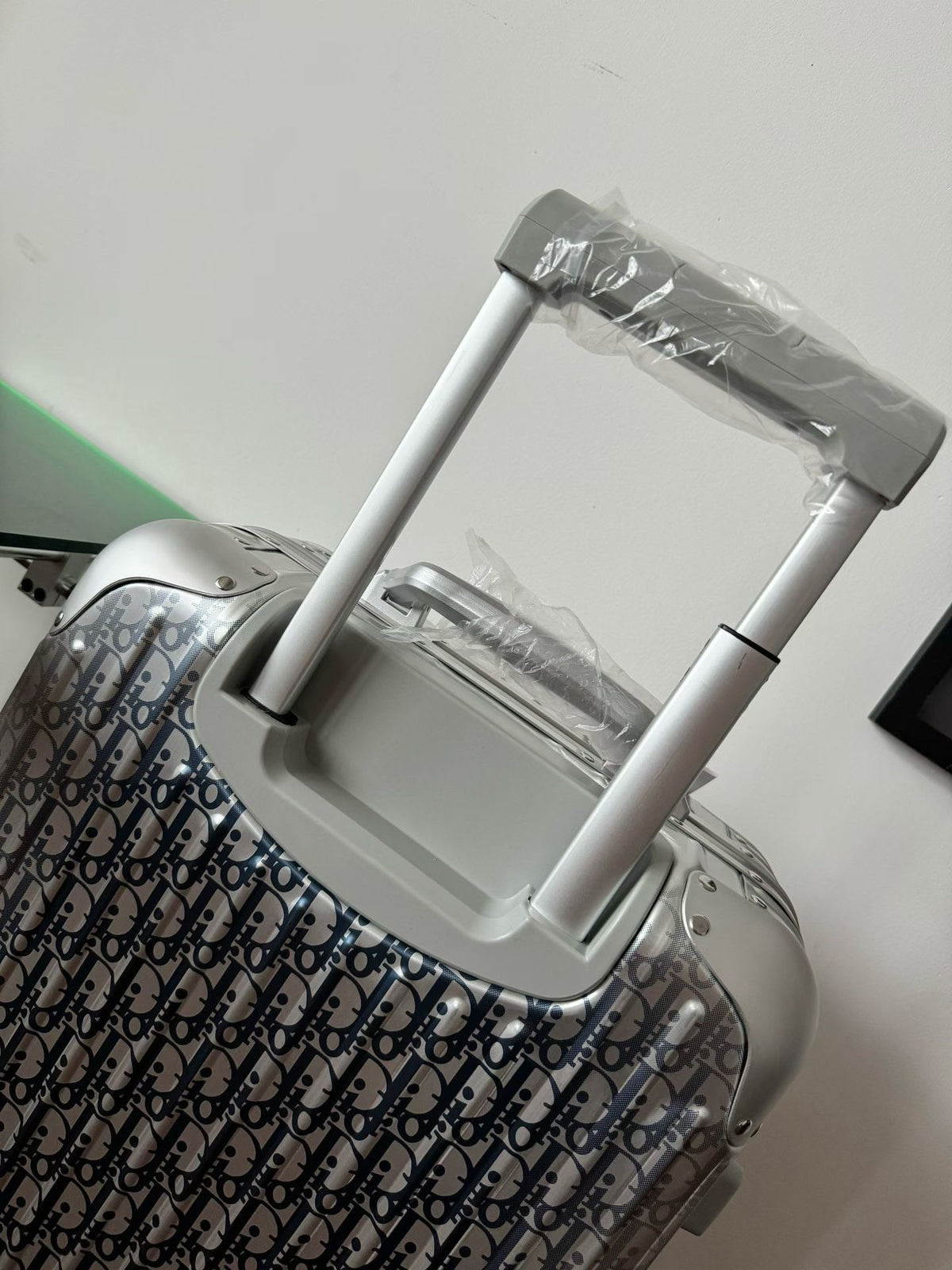 RMW X DIOR COLLABORATION SIZE 20 LUGGAGE | Aluminium Made