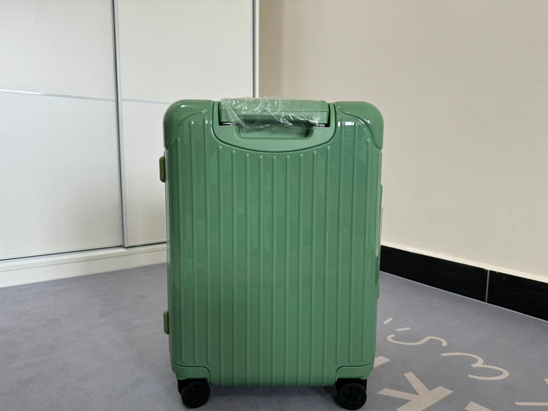 RMW ESSENTIAL SERIES SAGE GREEN POLYCARBONATE MADE