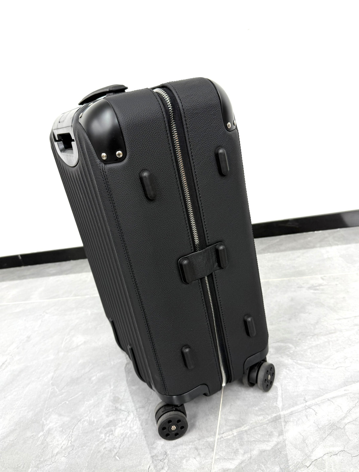 CLASSIC DISTINCT LEATHER 20-Inch LUGGAGE