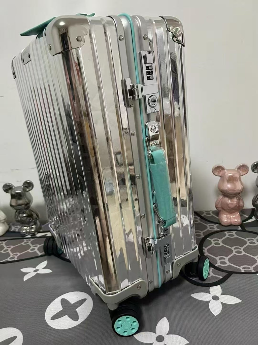 RMW X TIFFANY COLLABORATION SIZE 20 LUGGAGE | Aluminium Made