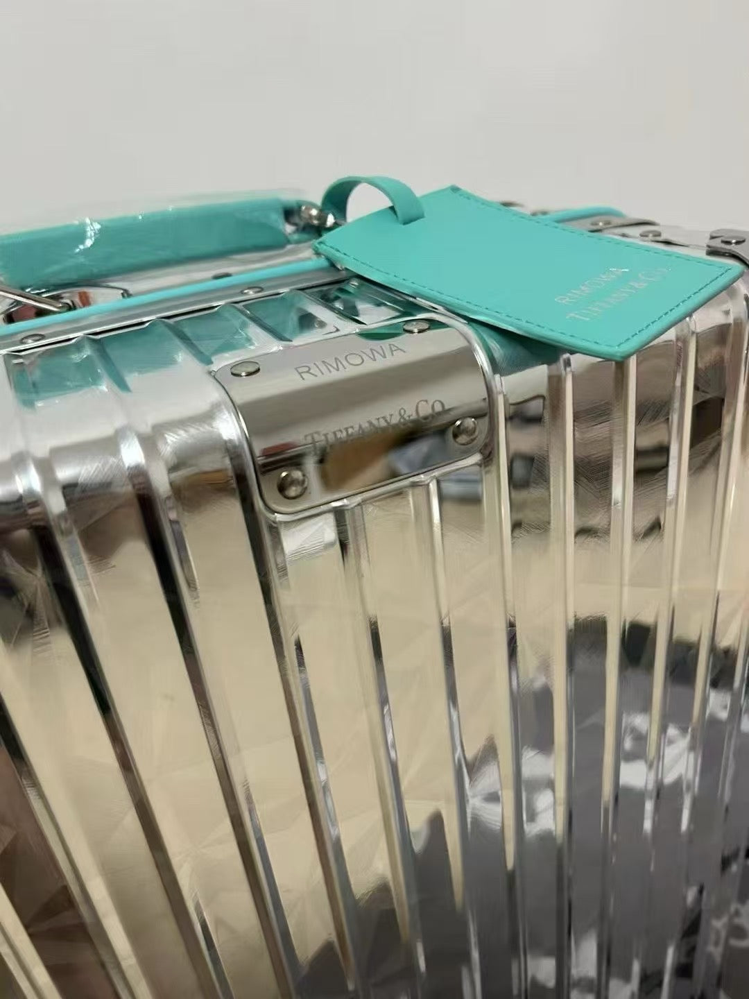 RMW X TIFFANY COLLABORATION SIZE 20 LUGGAGE | Aluminium Made
