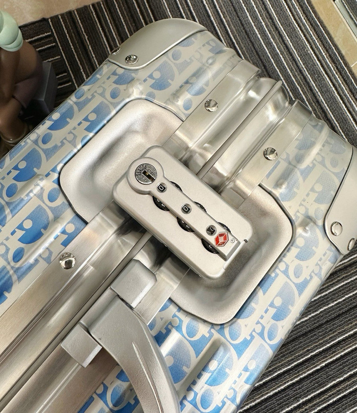 RMW X DIOR COLLABORATION SIZE 20 LUGGAGE | Aluminium Made