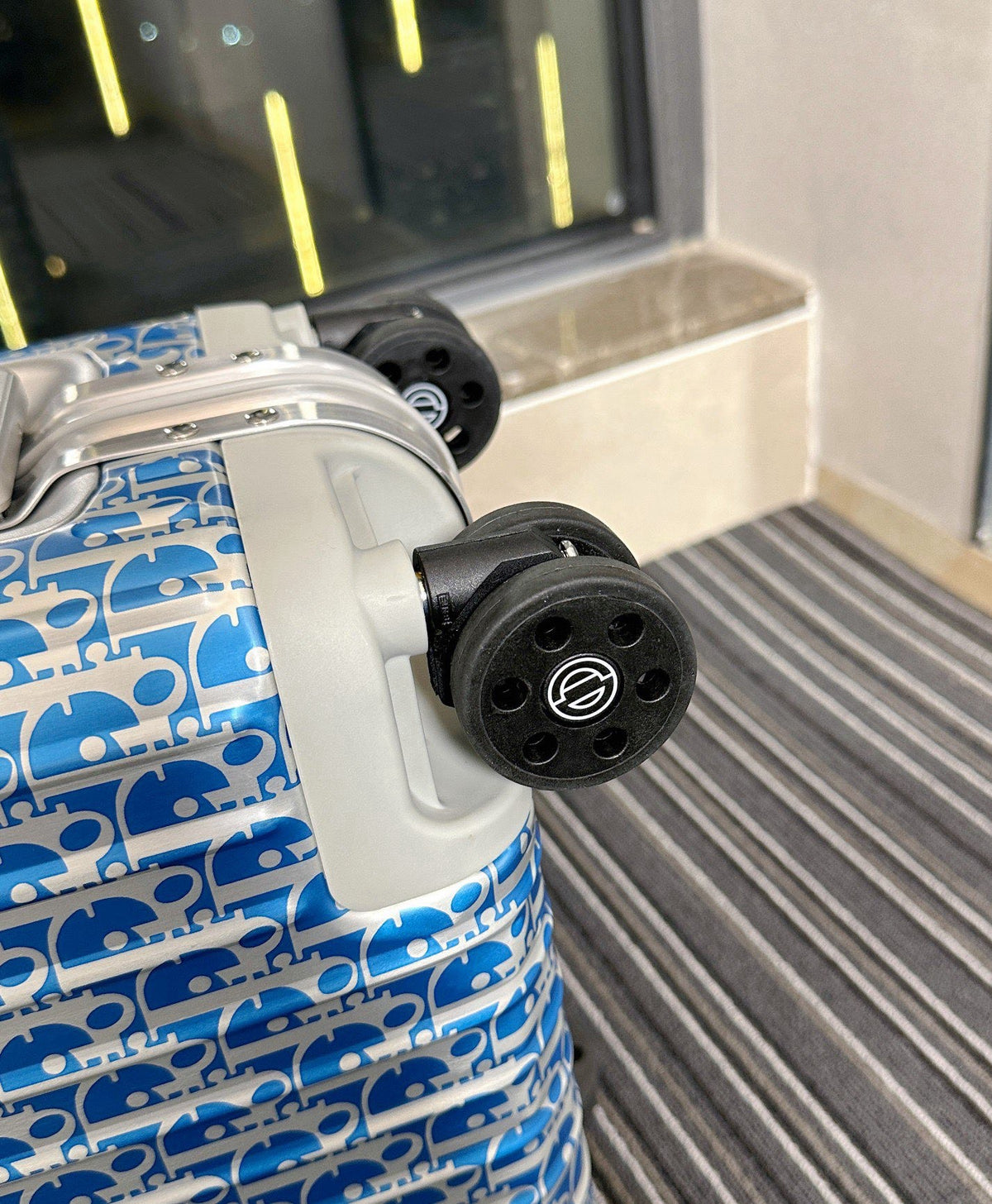 RMW X DIOR COLLABORATION SIZE 20 LUGGAGE | Aluminium Made