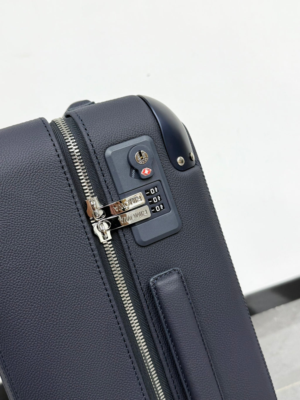 CLASSIC DISTINCT LEATHER 20-Inch LUGGAGE