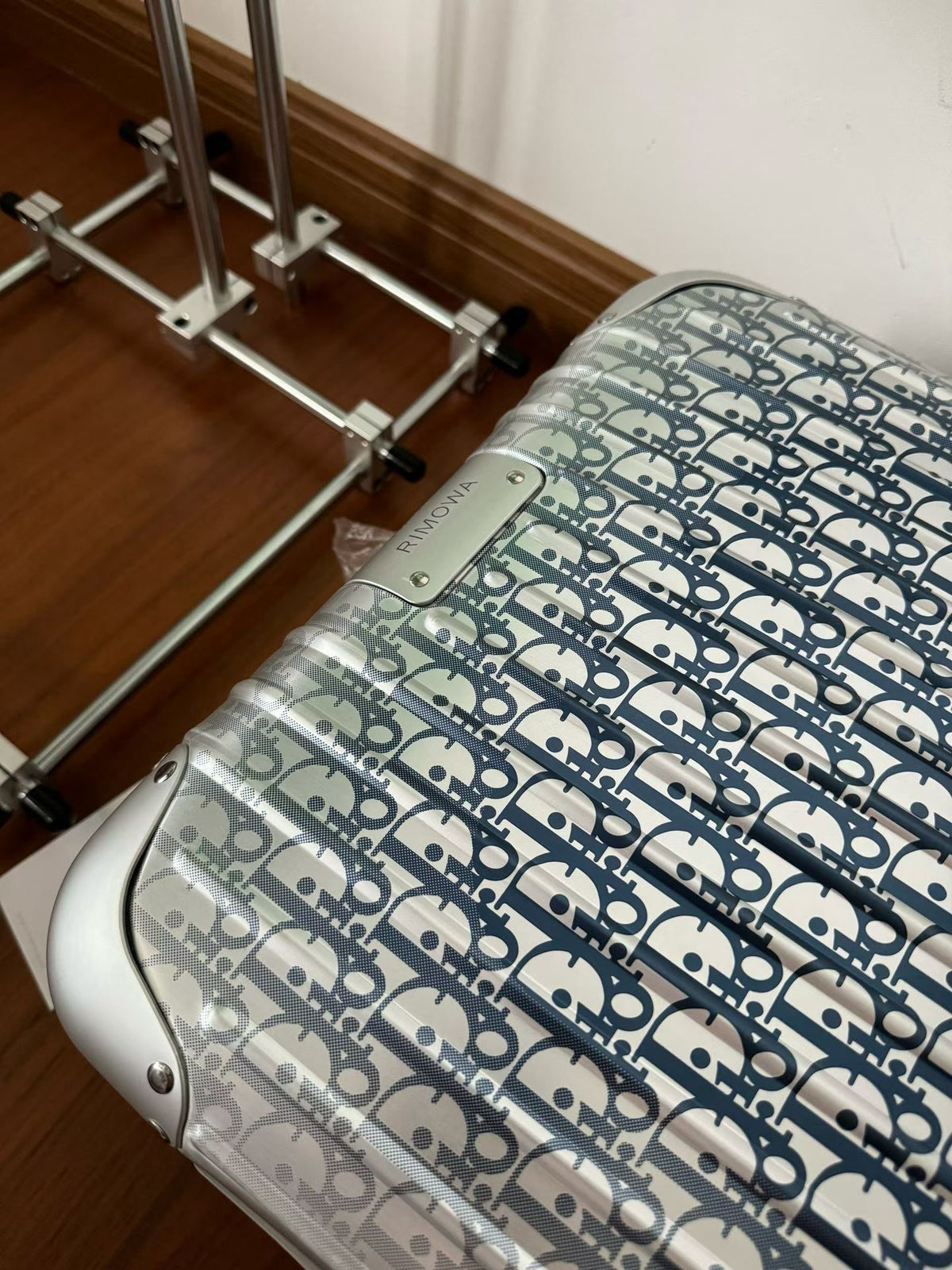 RMW X DIOR COLLABORATION SIZE 20 LUGGAGE | Aluminium Made