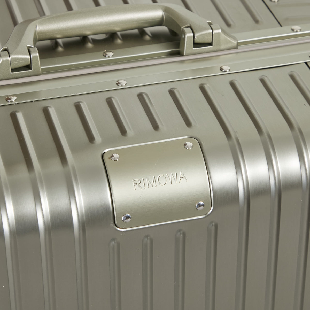 CLASSIC LUGGAGE 33-INCH | ALUMINIUM MADE
