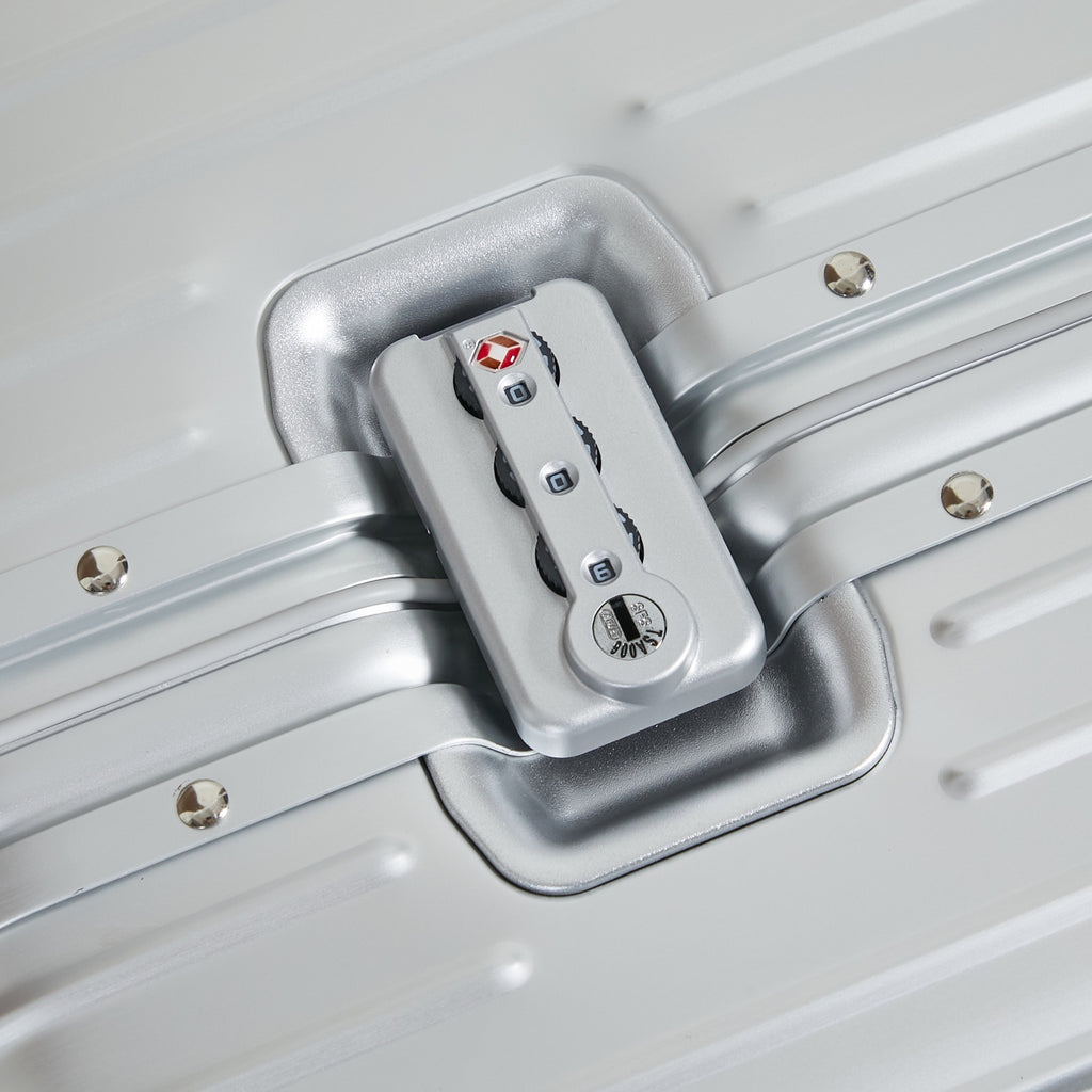 CLASSIC LUGGAGE 33-INCH | ALUMINIUM MADE