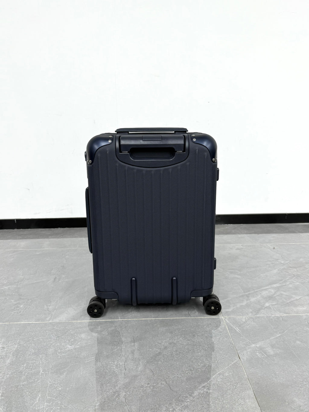 CLASSIC DISTINCT LEATHER 20-Inch LUGGAGE