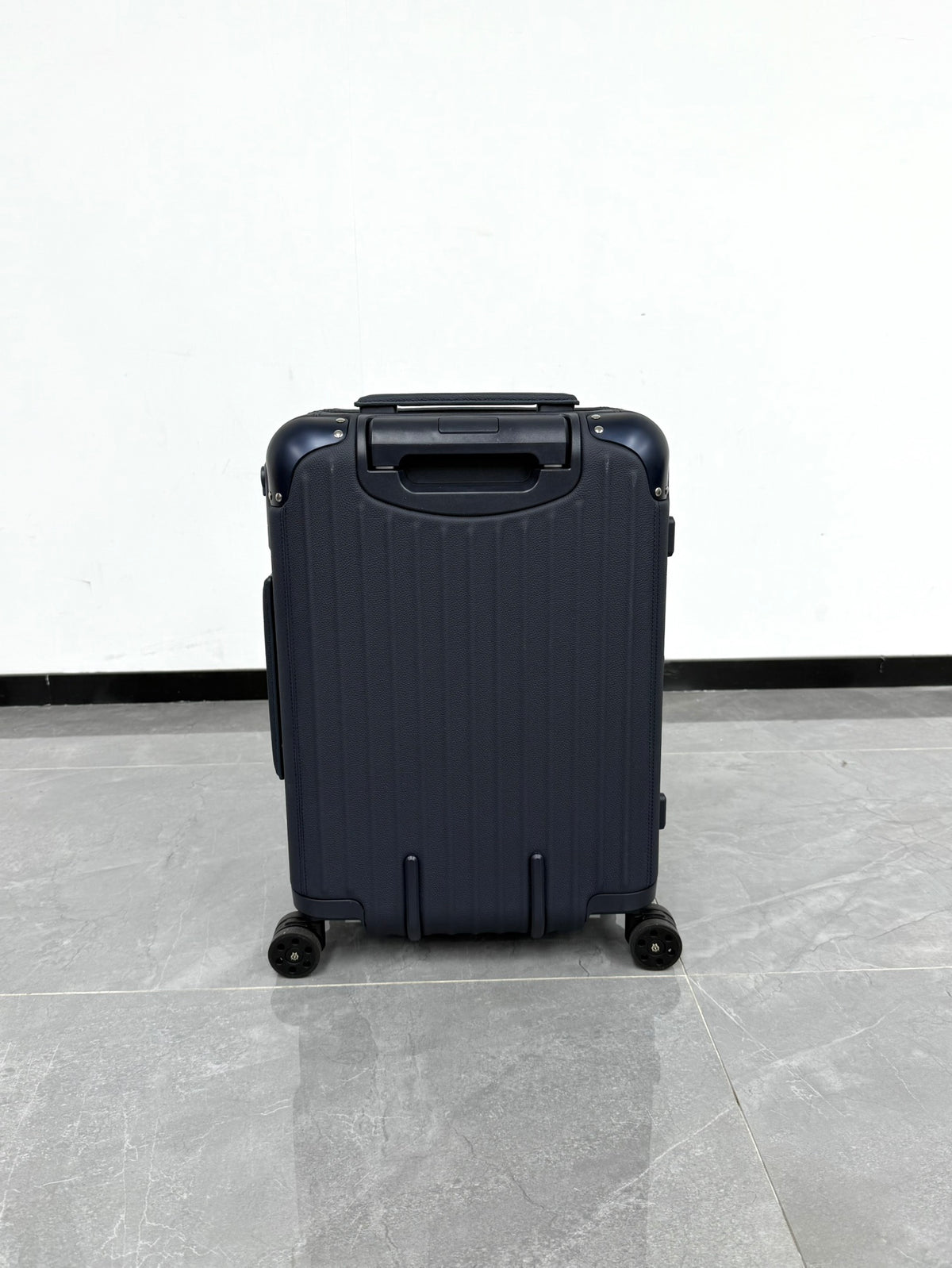 CLASSIC DISTINCT LEATHER 20-Inch LUGGAGE