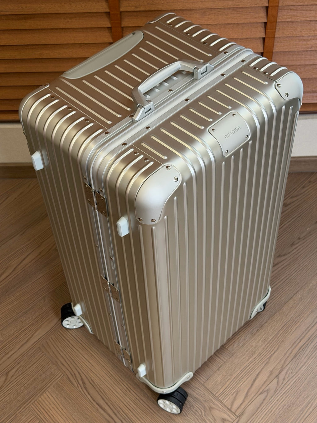 CLASSIC LUGGAGE 33-INCH | ALUMINIUM MADE
