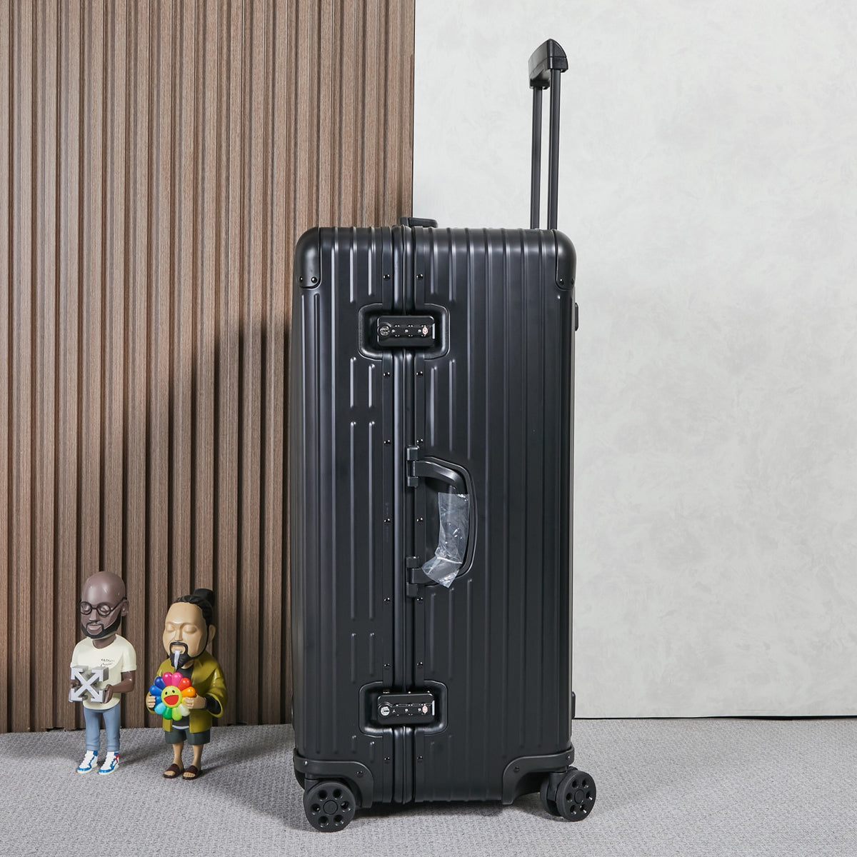 CLASSIC LUGGAGE 33-INCH | ALUMINIUM MADE