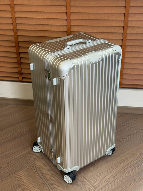 CLASSIC LUGGAGE 33-INCH | ALUMINIUM MADE