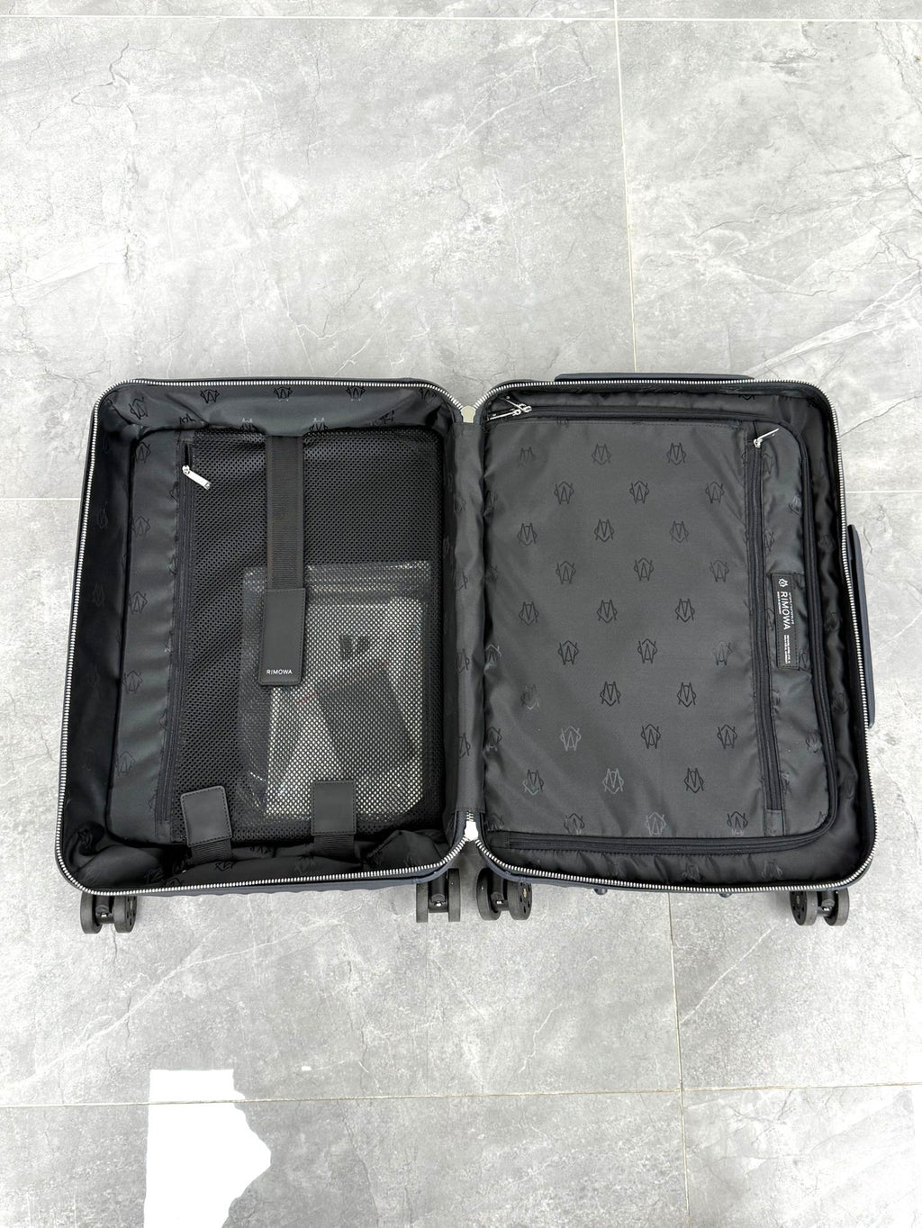 CLASSIC DISTINCT LEATHER 20-Inch LUGGAGE