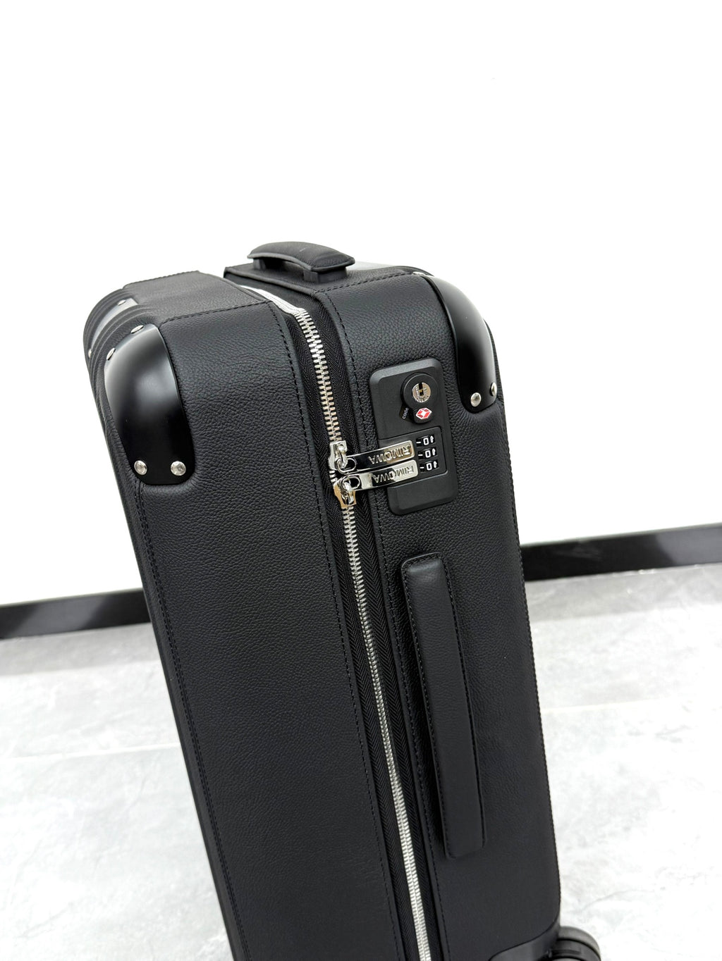 CLASSIC DISTINCT LEATHER 20-Inch LUGGAGE