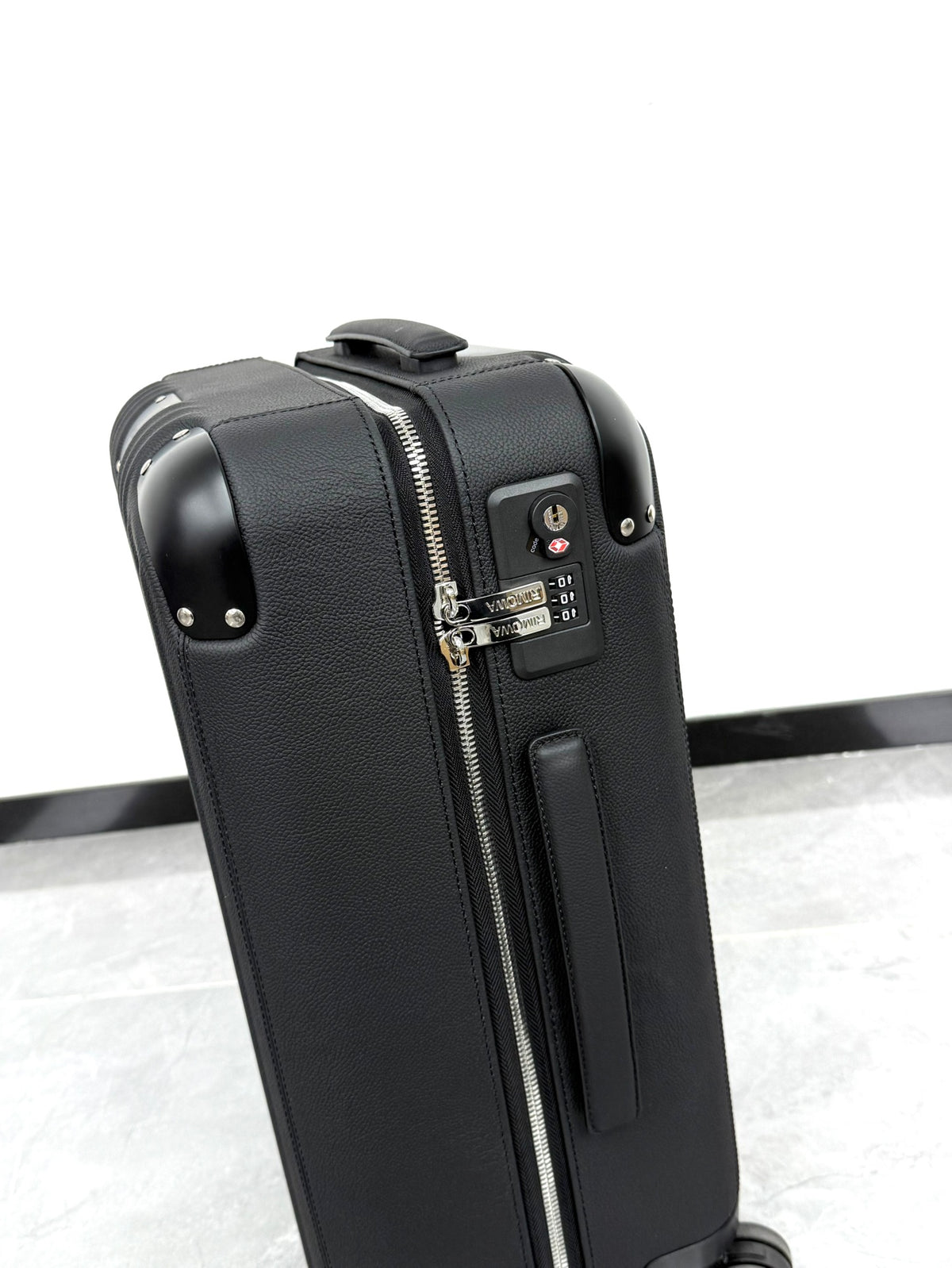 CLASSIC DISTINCT LEATHER 20-Inch LUGGAGE